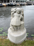 Meisje met hond, kat, vogel en bloemen, door Frits van Hall
<br/>
Gerdy Bijleveld, 2015-06-20